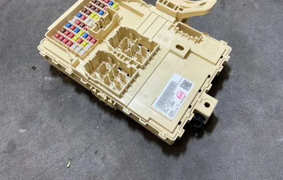 KIA Ceed Fuse module 91950J7641 1318C26074 J76411182270066