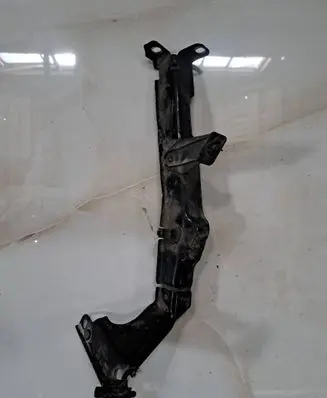 Audi A4 S4 B8 8K Fender mounting bracket 8K0821135C