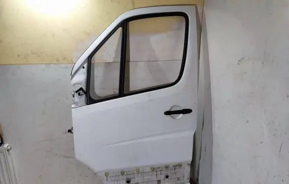 Mercedes-Benz Sprinter W906 Front door