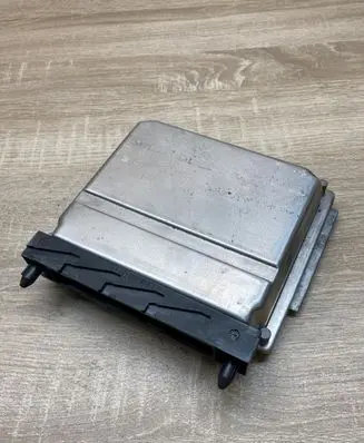 Volvo V70 Engine control unit/module ECU 08667710A 0281010319