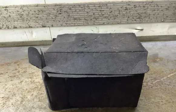 Volkswagen PASSAT B8 Battery box tray 5Q0915411E