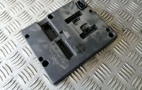 Renault Scenic I Fuse module 8200029342B 8200029342 S108502610