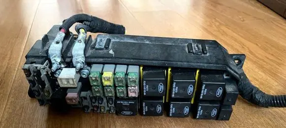Ford Mondeo Mk III Fuse module F0AB14B192AA