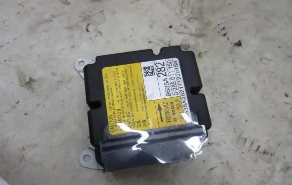 Mitsubishi Outlander Airbag control unit/module 8635A282