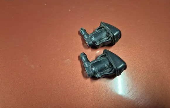 Toyota Hilux (AN10, AN20, AN30) Windshield washer spray nozzle 
