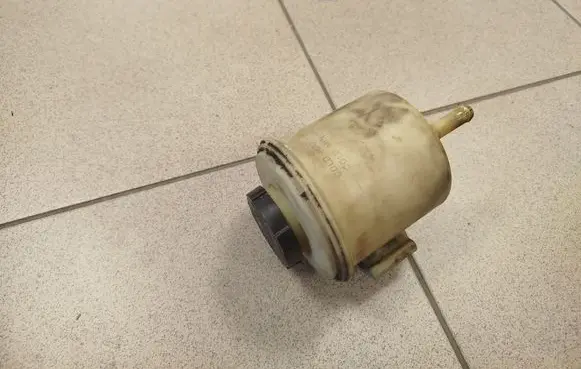 Nissan Terrano Power steering fluid tank/reservoir 