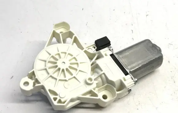Mercedes-Benz GLC C254 Front door window regulator motor A0009065108