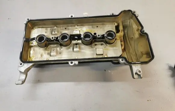Toyota Yaris Rocker cam cover 
