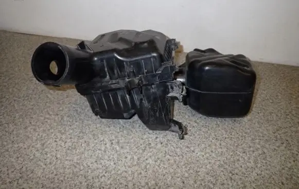 Subaru Outback Air filter box cover 