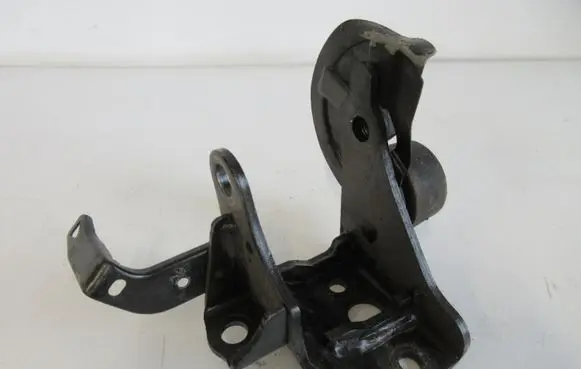 Toyota Corolla E160 E170 Engine mounting bracket