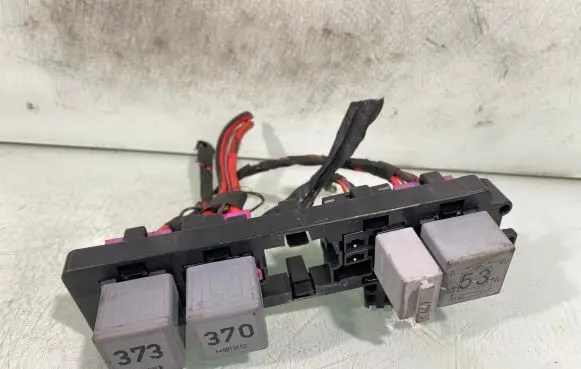 Volkswagen Golf V Fuse module 1k2937503a