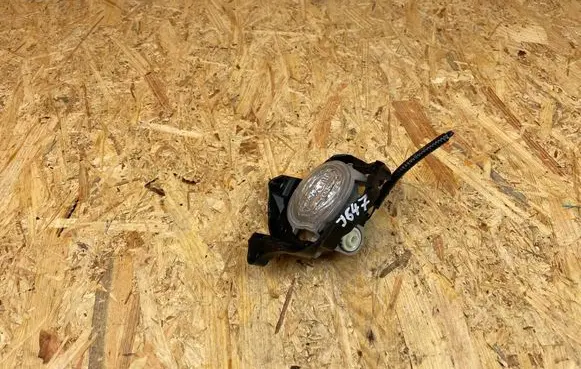 Front bumper mounting bracket