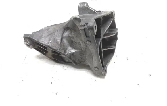 Engine mounting bracket