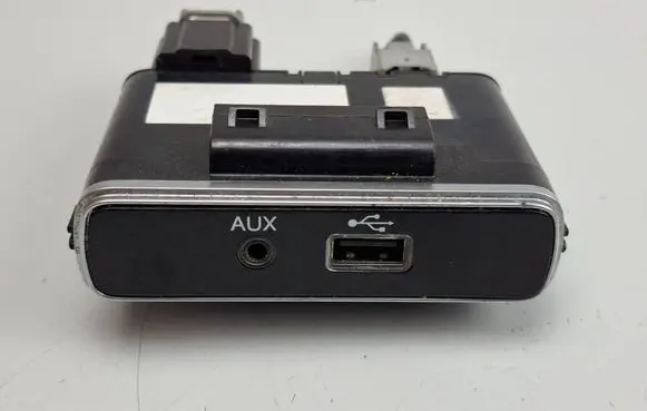 Fiat 500X AUX in-socket connector 735650651