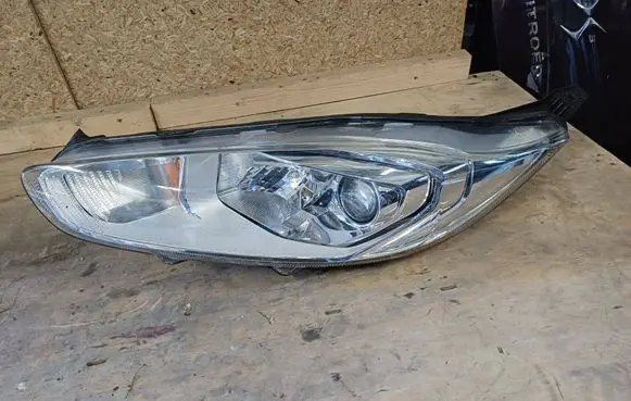Ford Fiesta Headlight/headlamp 121212