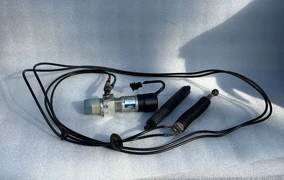 Volkswagen Touareg I Tailgate hydraulic set 7L6827611B 7L6827550N 7L6827449