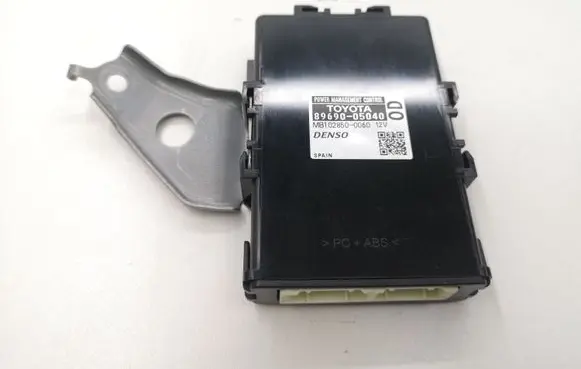 Toyota Avensis T270 Power management control unit 8969005040