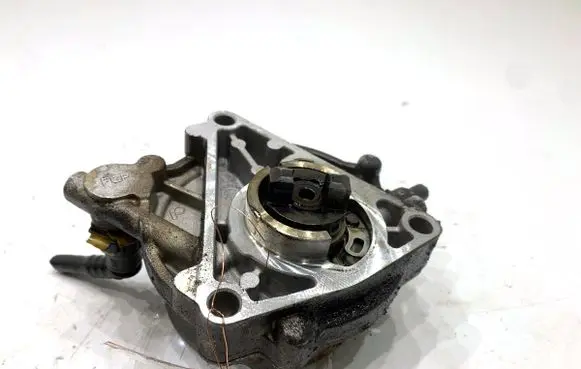 Opel Zafira B Vacuum pump 