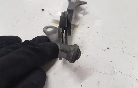 Mazda 6 Engine bonnet/hood hinges