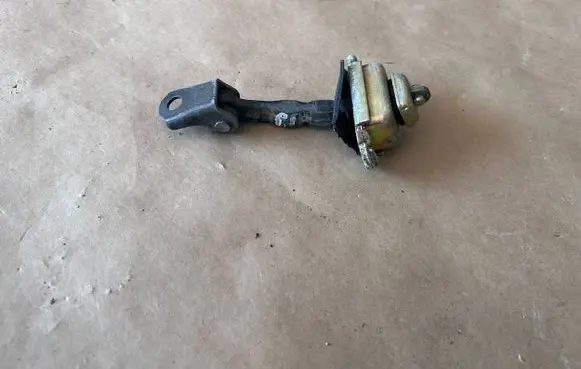 Skoda Fabia Mk1 (6Y) Front door check strap stopper 