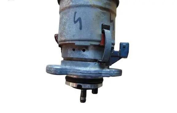 Volkswagen Golf III Spark distributor 030905205AD