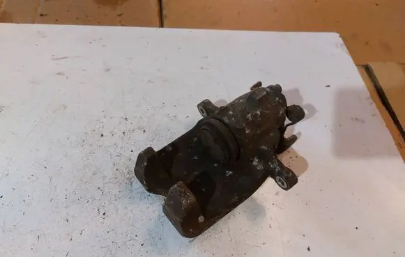 Opel Insignia A Rear brake caliper