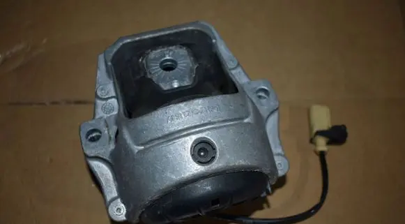 Porsche Macan (95B) Engine mount vacuum valve 8R0199381C5555