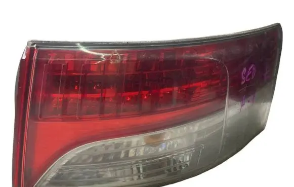 Toyota Avensis T270 Tailgate rear/tail lights E208048