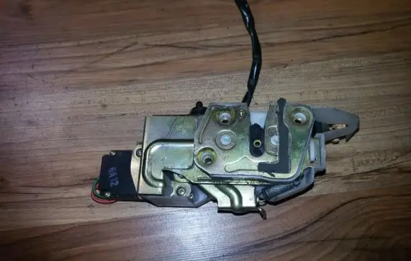 Mazda 323 F Rear door lock