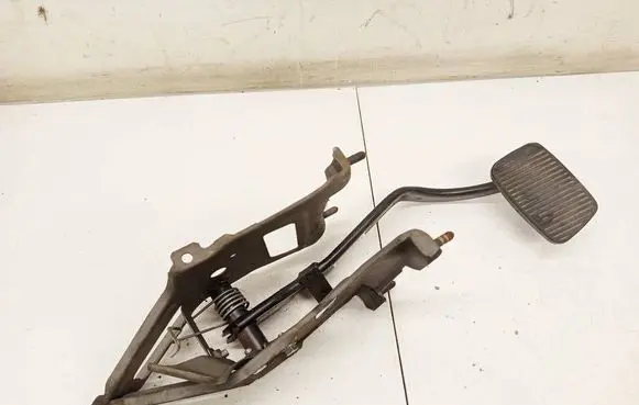 Saab 9-5 Brake pedal