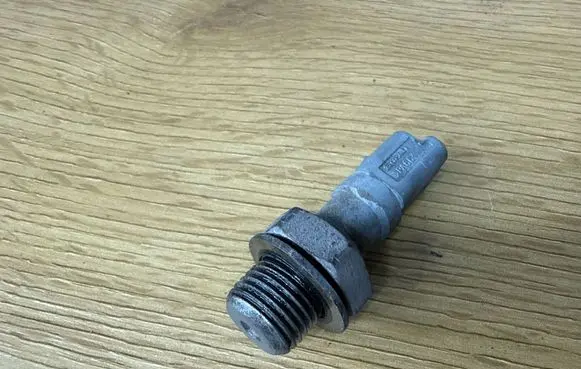 Peugeot Partner Oil pressure sensor 9631846480
