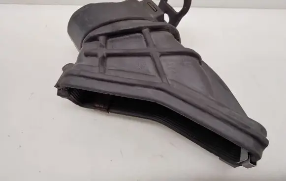 Ford C-MAX II Air intake duct part AV619A675AD 1050706S01
