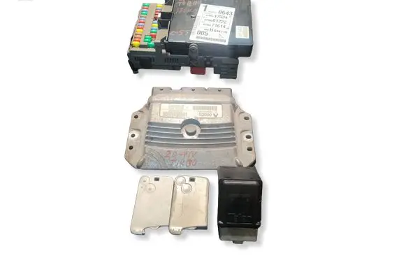 Renault Espace - Grand espace IV Engine control unit/module 215850970B 8200444586 8200444583