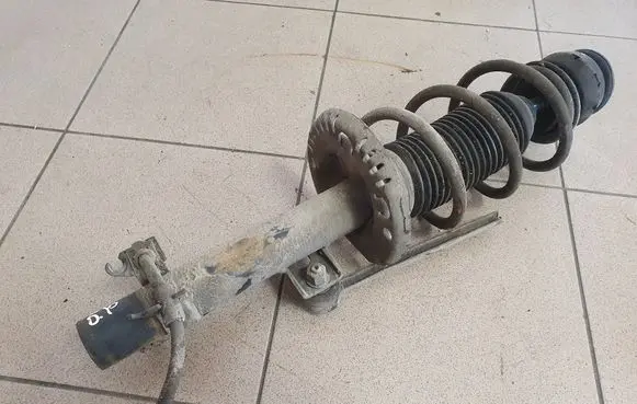Front shock absorber with coil spring