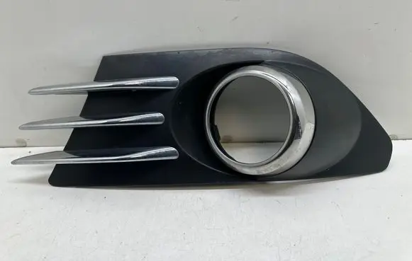 Peugeot 5008 Front fog light trim/grill C04626091