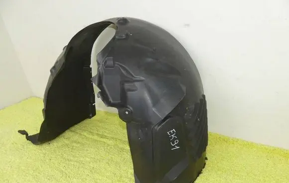 Front wheel arch liner splash guards