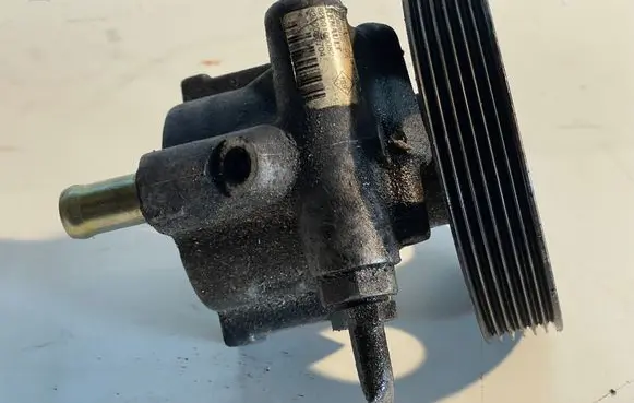Renault Laguna II Power steering pump 8200100082