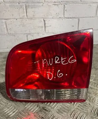Tailgate rear/tail lights