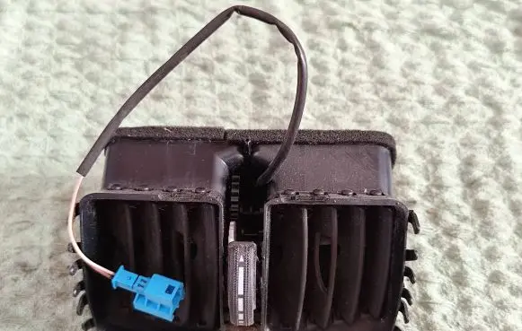 Rear air vent grill