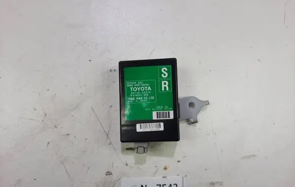 Toyota Avensis T270 Door control unit/module 8974005020