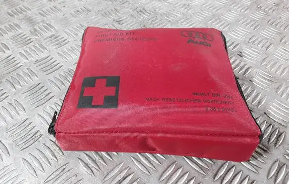Audi A4 S4 B8 8K First aid kit 8P0860282A