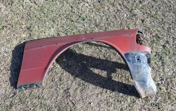 Mercedes-Benz W123 Fender