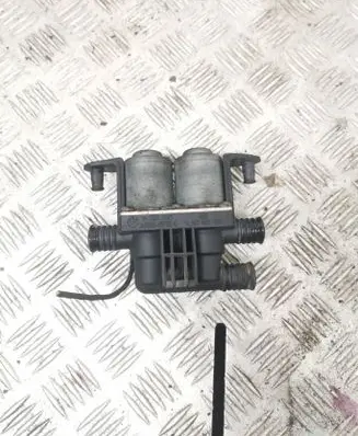 BMW 5 E39 Coolant heater control valve 8374995 1147412137