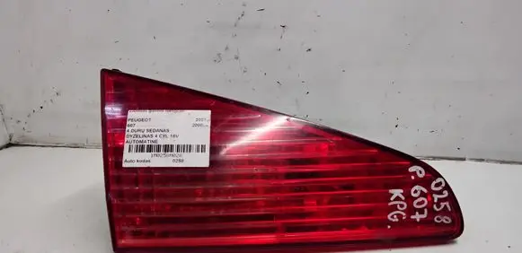 Peugeot 607 Tailgate rear/tail lights