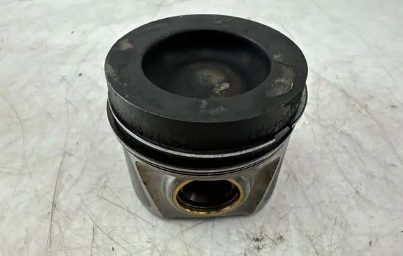 Volkswagen Golf VII Piston 0812A