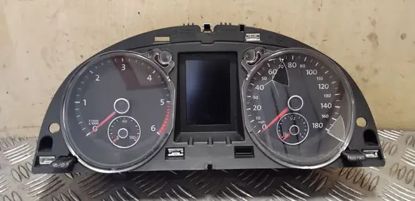 Volkswagen PASSAT CC Speedometer (instrument cluster) 3C8920971A