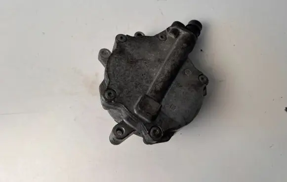 BMW 5 F10 F11 Vacuum pump 8605976