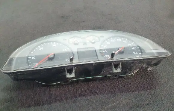 Volkswagen PASSAT B5 Speedometer (instrument cluster) 3B0919881 110008794 110008794023