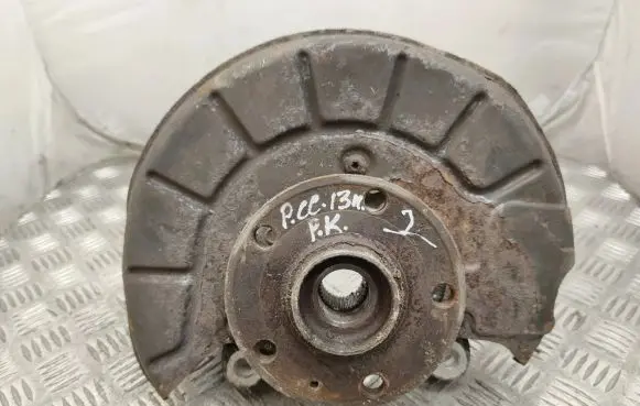 Volkswagen PASSAT CC Front wheel hub