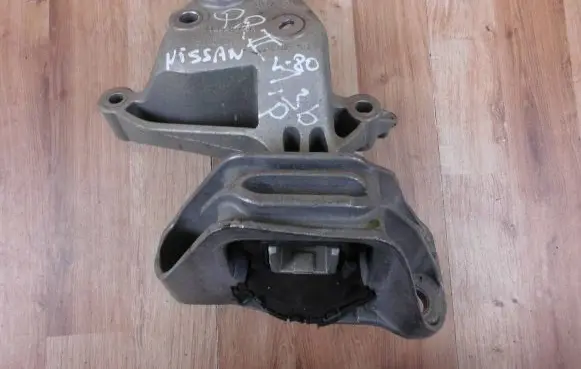 Nissan Qashqai Engine mount bracket 11210HV70A 112327345R